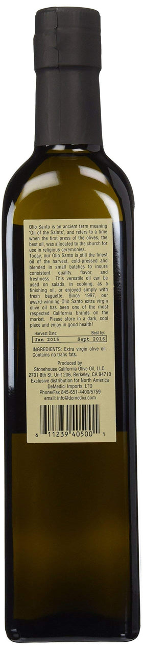 Olio Santo California EVOO pour showing easy vertical pour for kitchen use