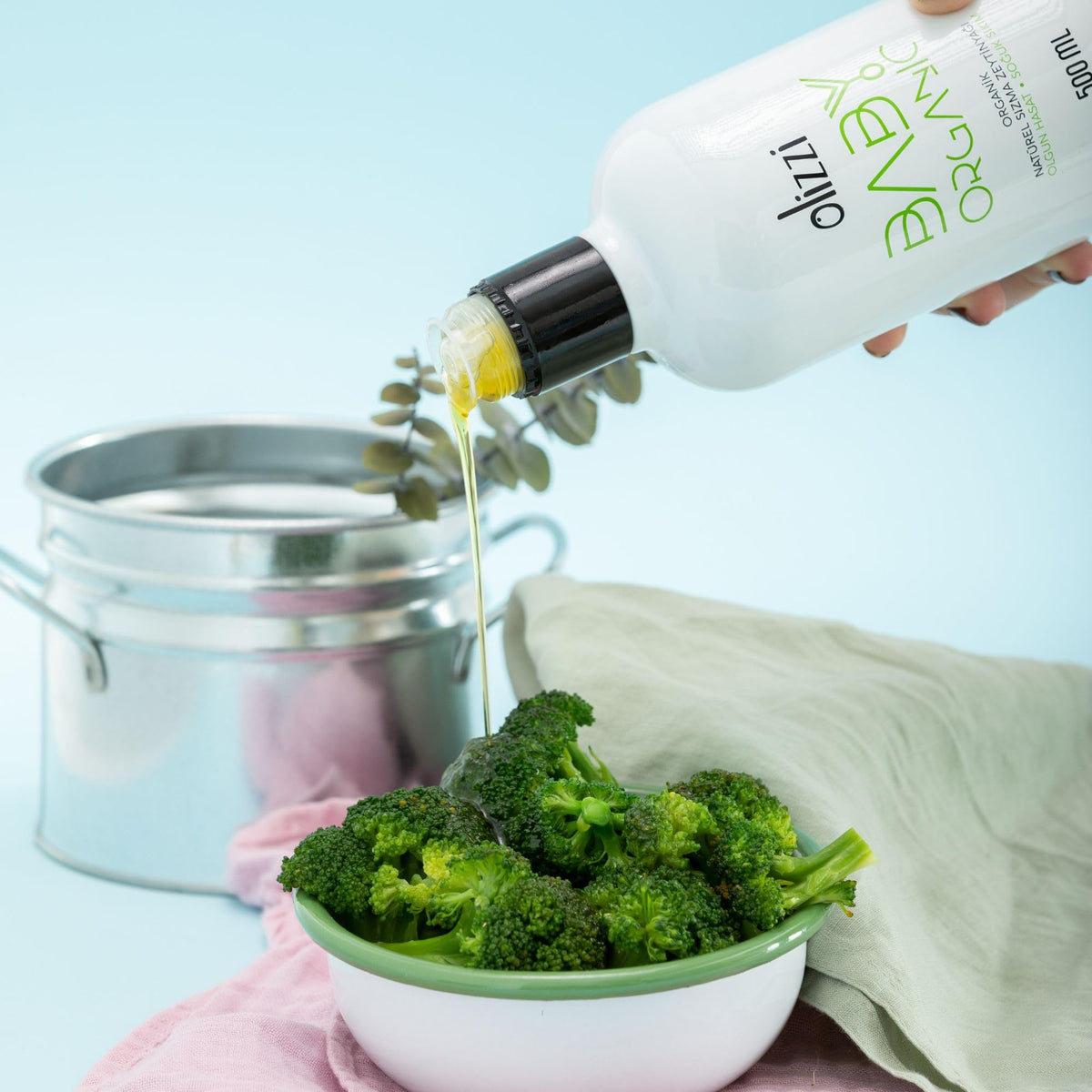 Dark glass bottle of Olizzi baby olive oil preserving freshness