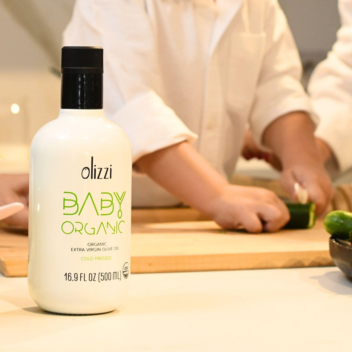 Travel-cap design of Olizzi olives oil for spill-free use