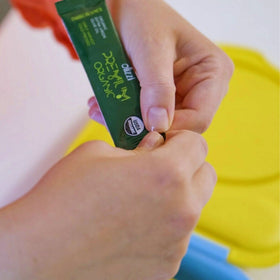 Olizzi travel-size olive oil packet ideal for meals on flights, camping, and events.