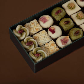 OMNIYA Delicacy marzipan lozina packaging-green-gold: gift-ready presentation