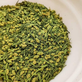 ONE WITH TEA Matcha powder dispersion, bright green hue.