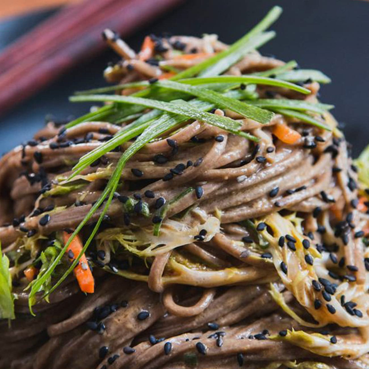 ONETANG spaghetti packaging side view highlighting easy cooking and organic seal.