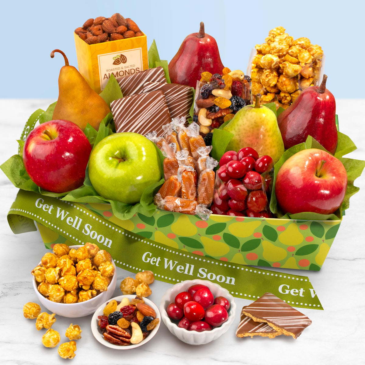 Orchard Delight apple close-up highlighting crisp sweetness for a thoughtful fruit gift.