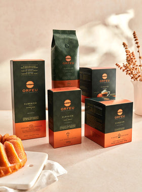 Orfeu tasting setup with cup and beans on table