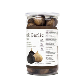 Orgnisulmte black garlic dark cloves—creamy texture ideal for roasting.