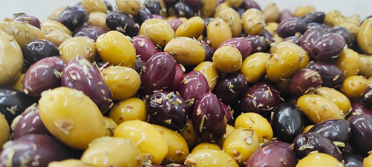 ORIGENES Spicy mixed olives red pepper flakes; adds a bold kick to appetizers.