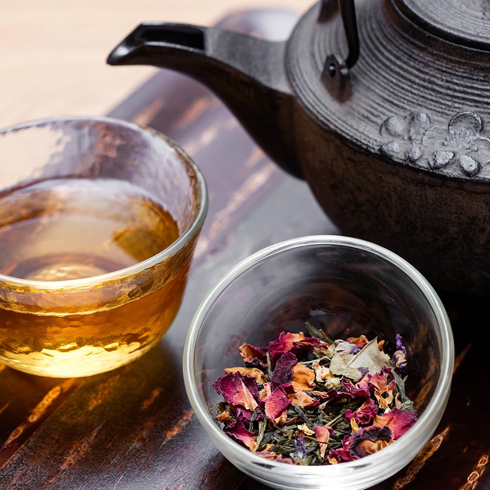 Palais des Thés Geisha 20-cup tea set ready to serve tea lovers.