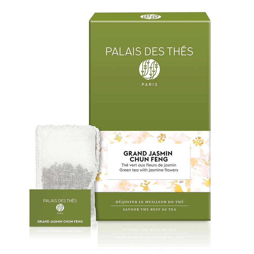 Palais des Thés Grand Jasmine Chun Feng tea bags brewing for a rich aroma.
