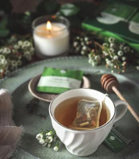 Hot and iced tea preparation scene with L'Herboriste Box
