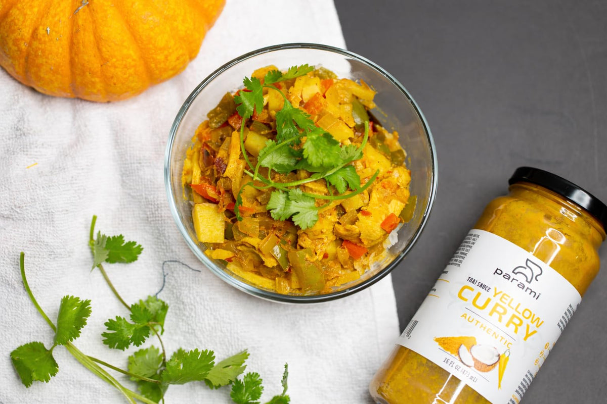 Parami Thai Curry Sauce served with noodles and vegetables for versatile meals.