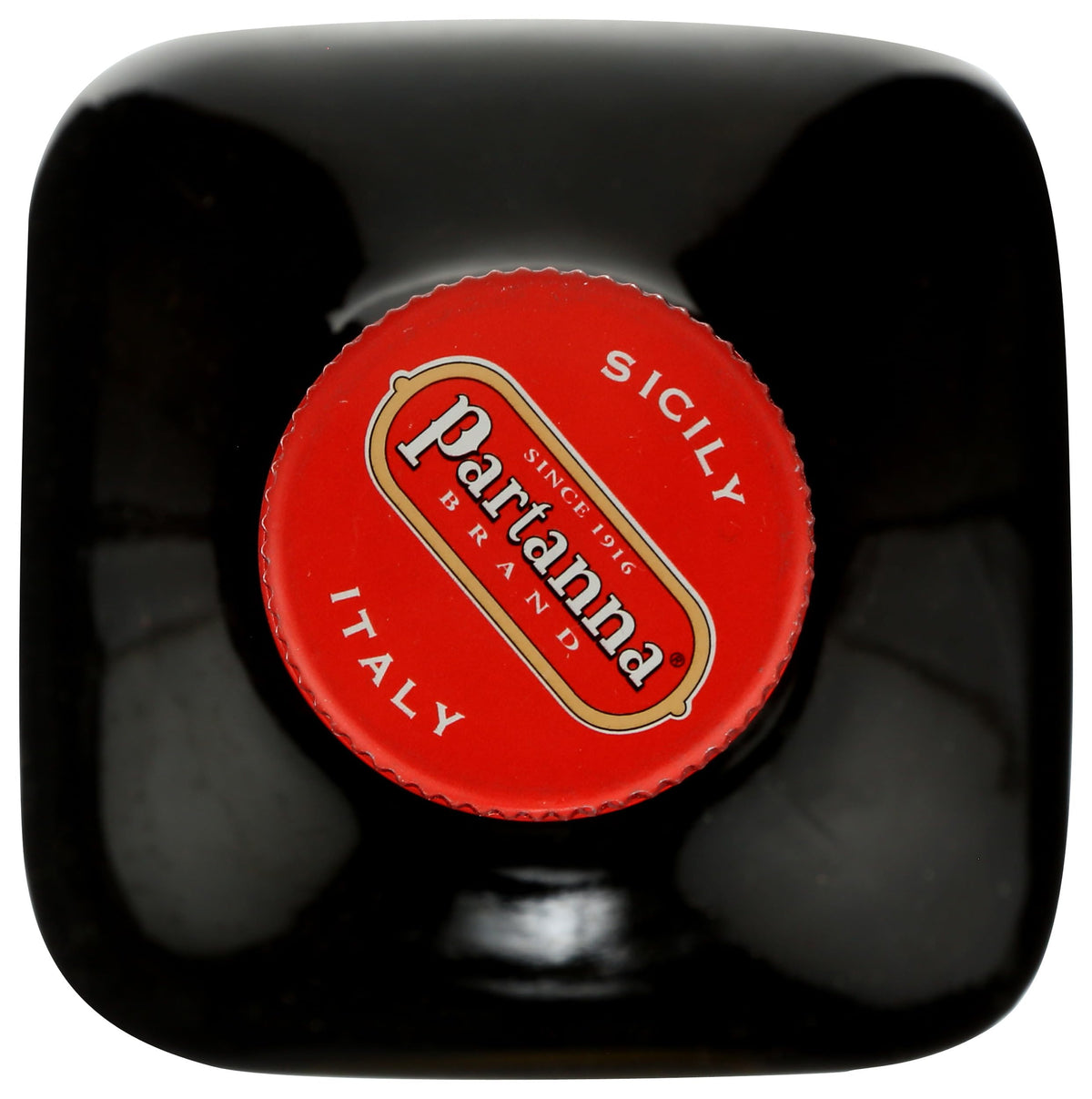 Partanna olive oil in a pan enhances vegetables with a peppery finish.