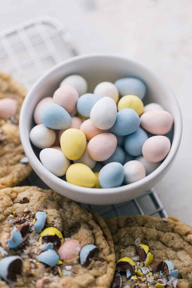Partypom Mini Eggs decorate cookies and cupcakes with color.
