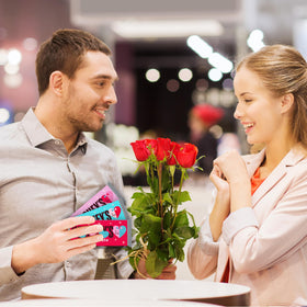 Partypom Mother's Day packaging inspires thoughtful appreciation moments.