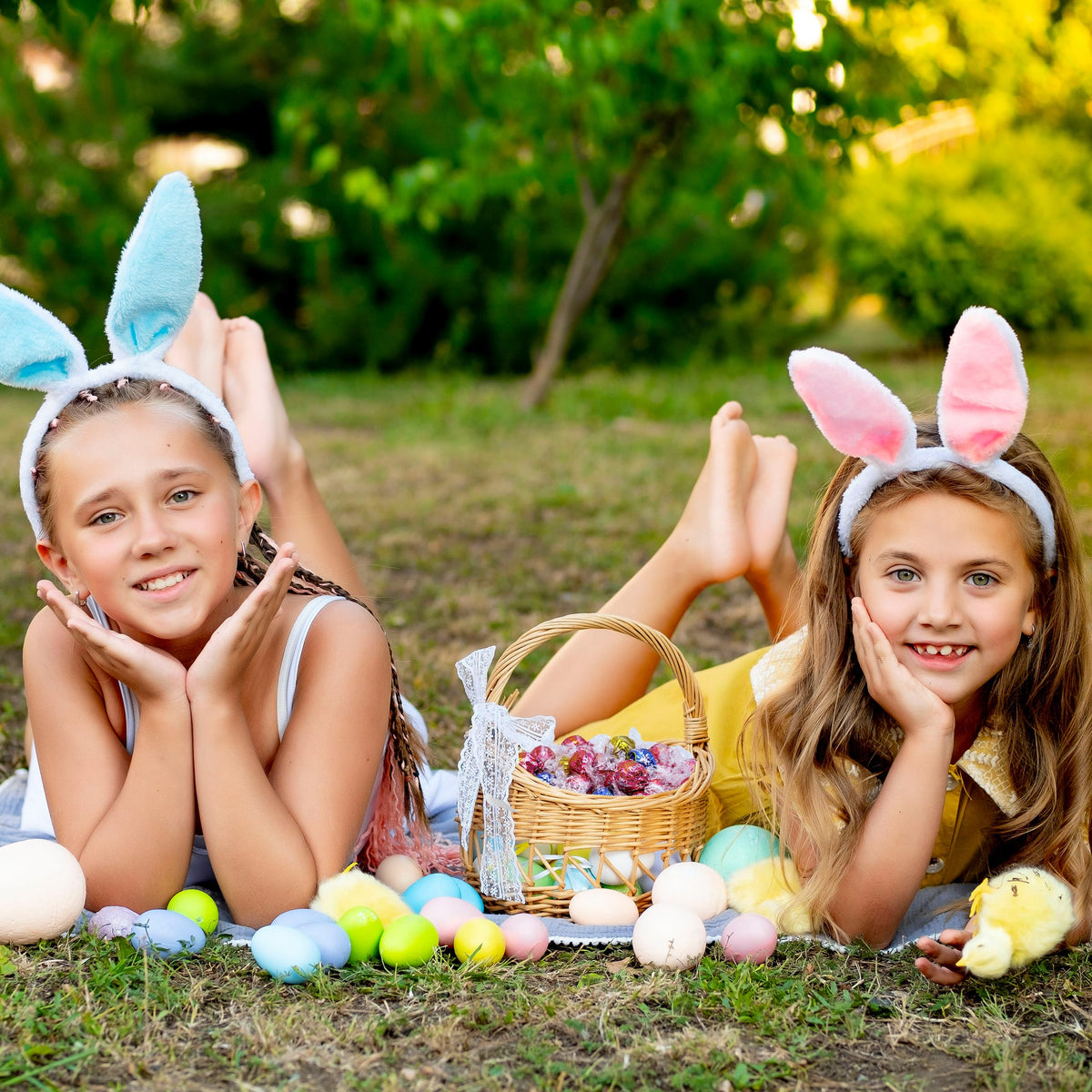 Partypom sharing moments: perfect for mom, family, or coworkers.