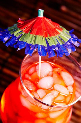 Pat O'Brien's Hurricane Mix 2-pack glass with cocktail ready to serve.