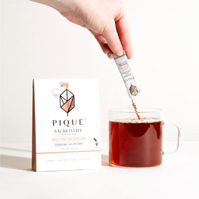 PIQUE Organic Sacred Lily Oolong Tea Crystals organic leaves close-up, rich flavor for daily enjoyment.