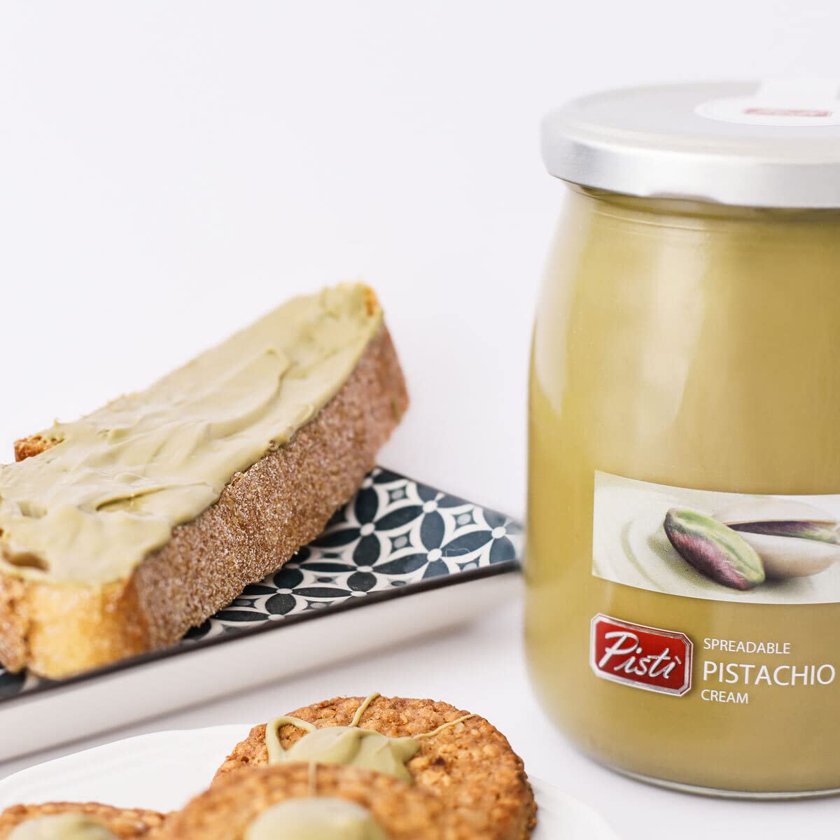 Pistì pistachio cream serve bowl ready for dessert topping