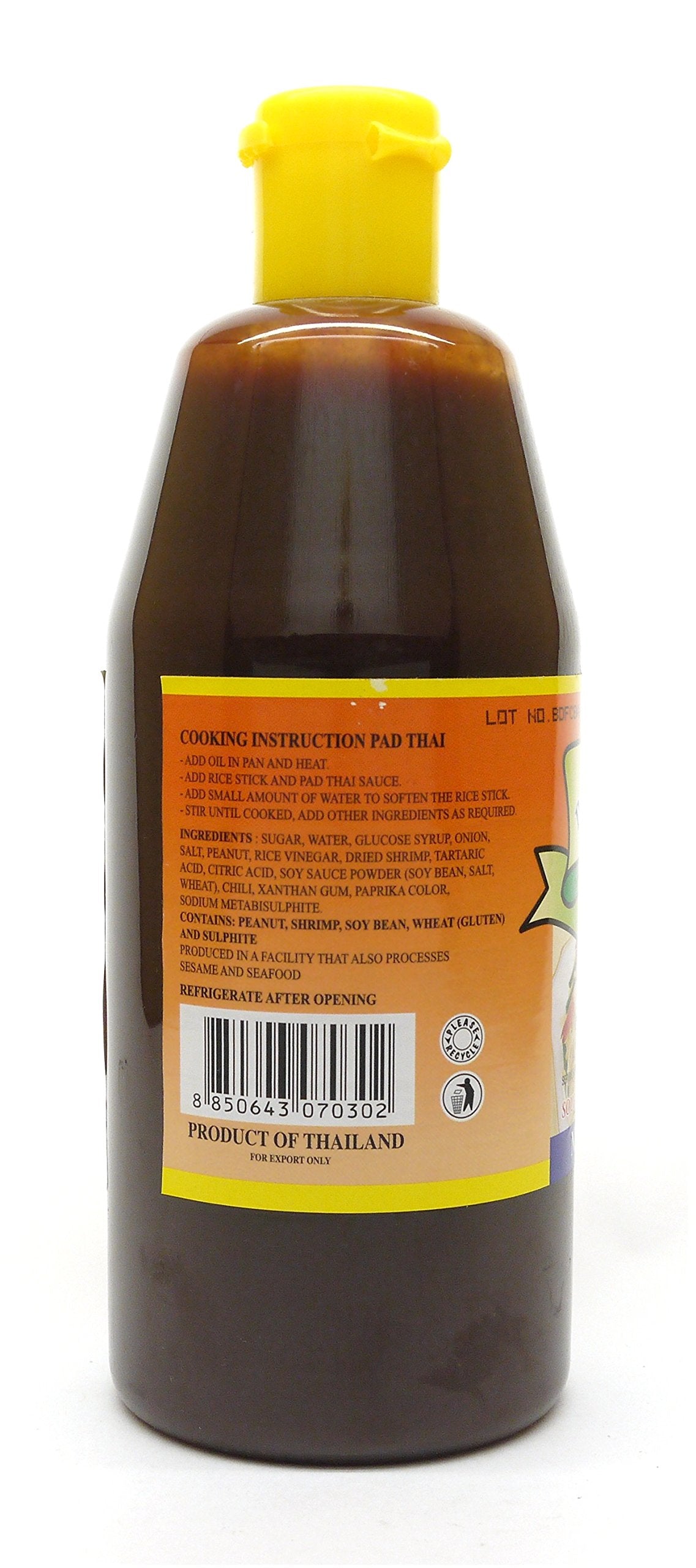 Por Kwan Pad Thai sauce served with noodles creates a savory, sour-spicy finish.