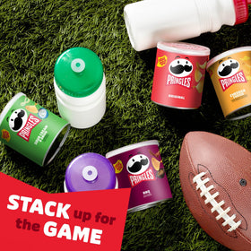 Pringles Sour Cream & Onion cans deliver tangy, creamy crunch on the go.
