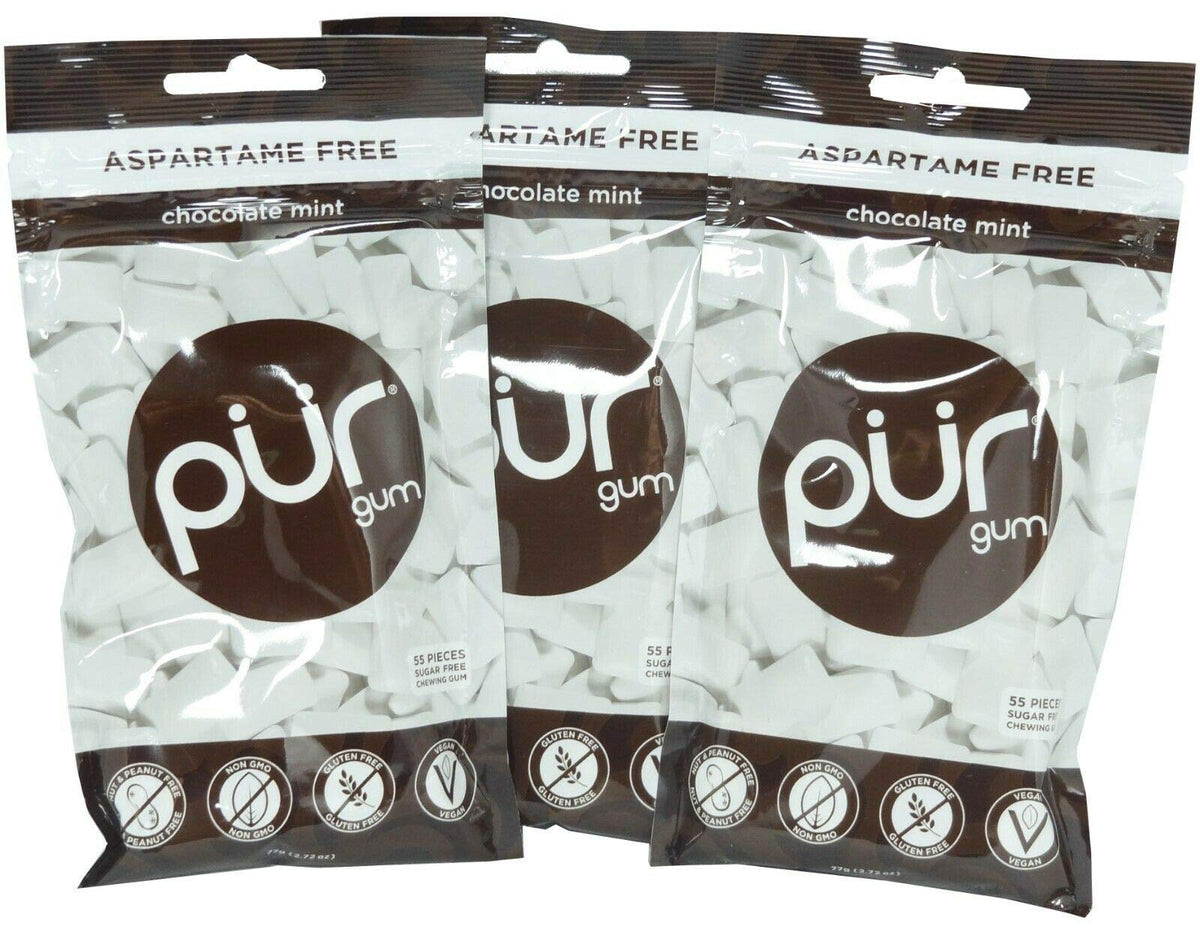 Close-up of PUR Gum Chocolate Mint texture and chew.