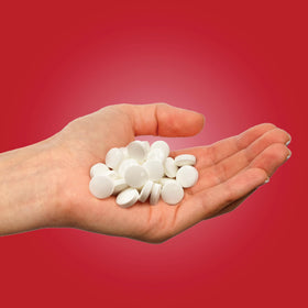 PUR Mints Cinnamon tin front emphasizes reusable packaging for daily freshness