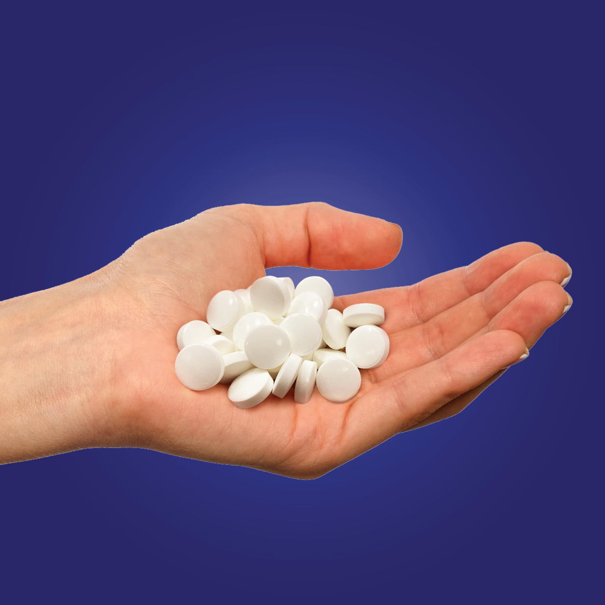PUR Mints Polar Mint pieces shown for quick, sugar-free breath refresh.