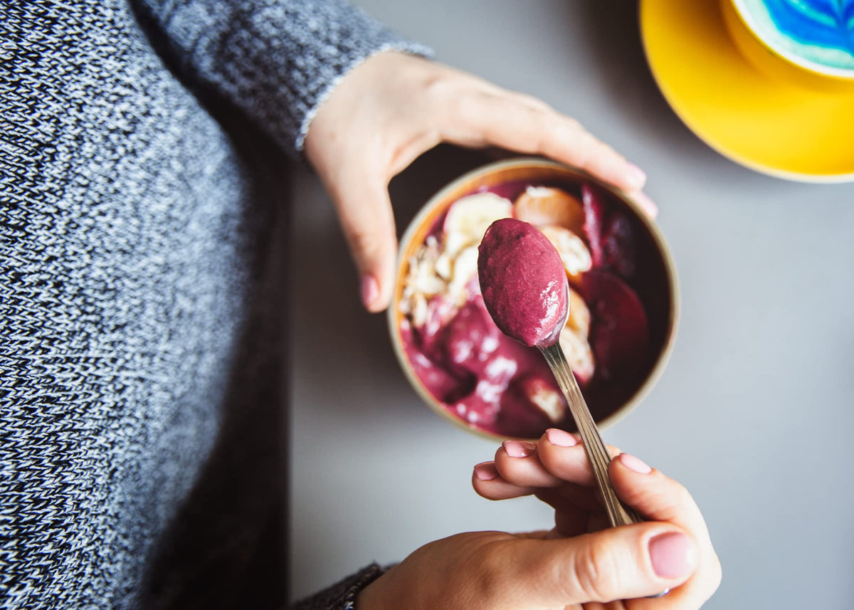 PURE ORIGINAL INGREDIENTS Acai powder dispense for easy servings.
