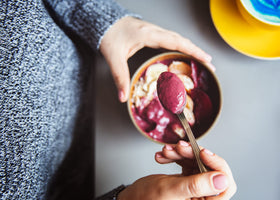 PURE ORIGINAL INGREDIENTS Acai powder dispense for easy servings.