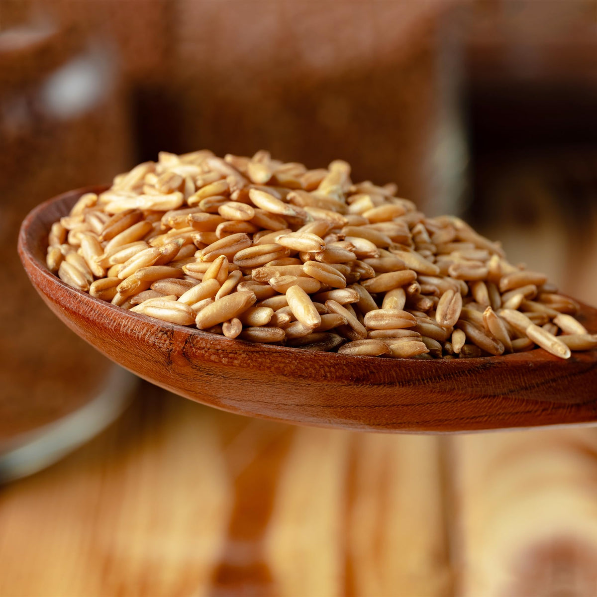 PURE ORIGINAL INGREDIENTS Oat Groats hulled kernel close-up shows chewy texture potential.