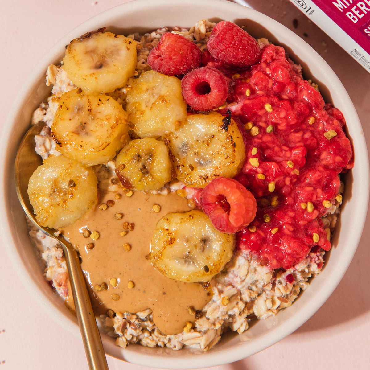Purely Elizabeth Apple Cinnamon Organic cup image highlights warm spice and inviting aroma.