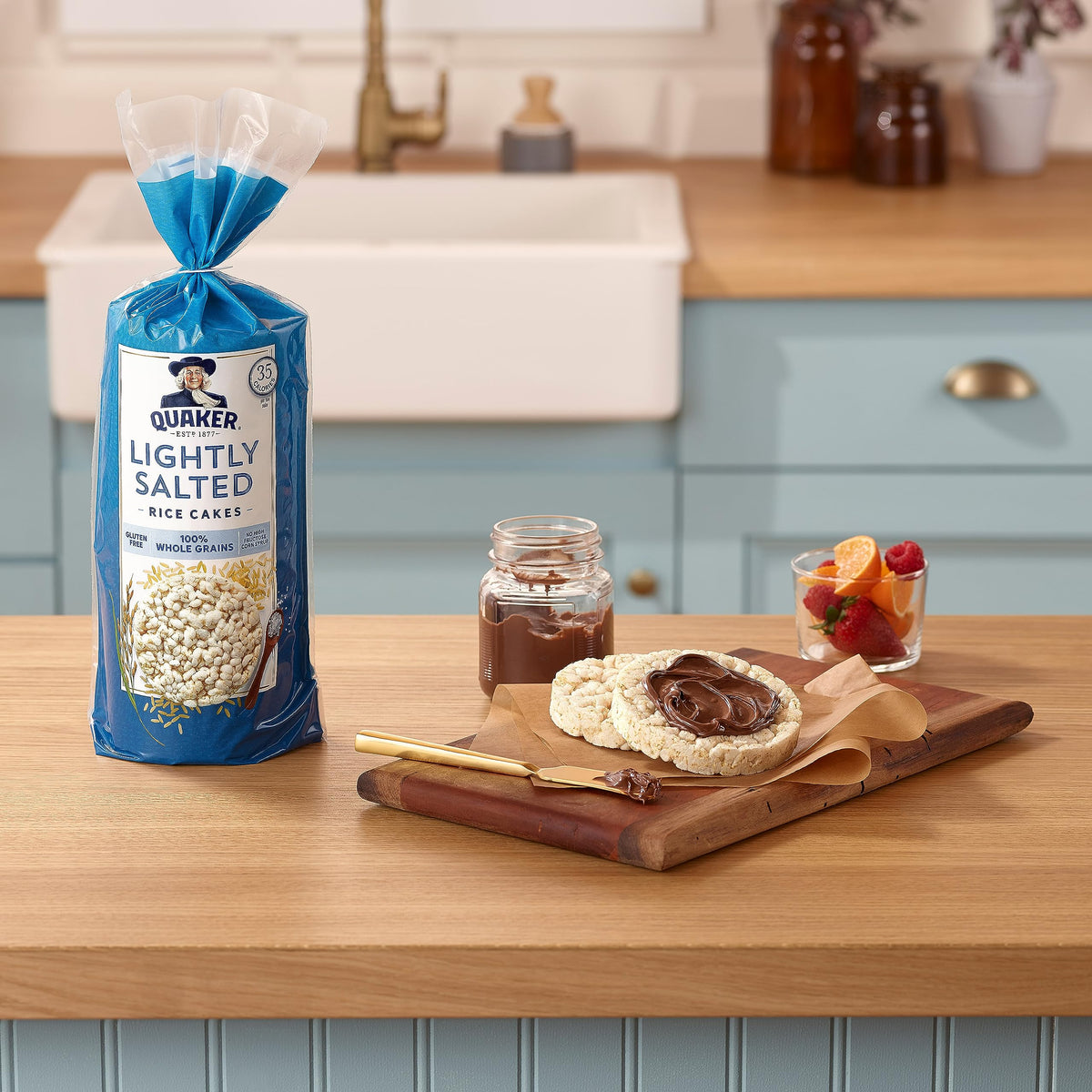 Quaker Rice Cakes White Cheddar pack, savory crunch.