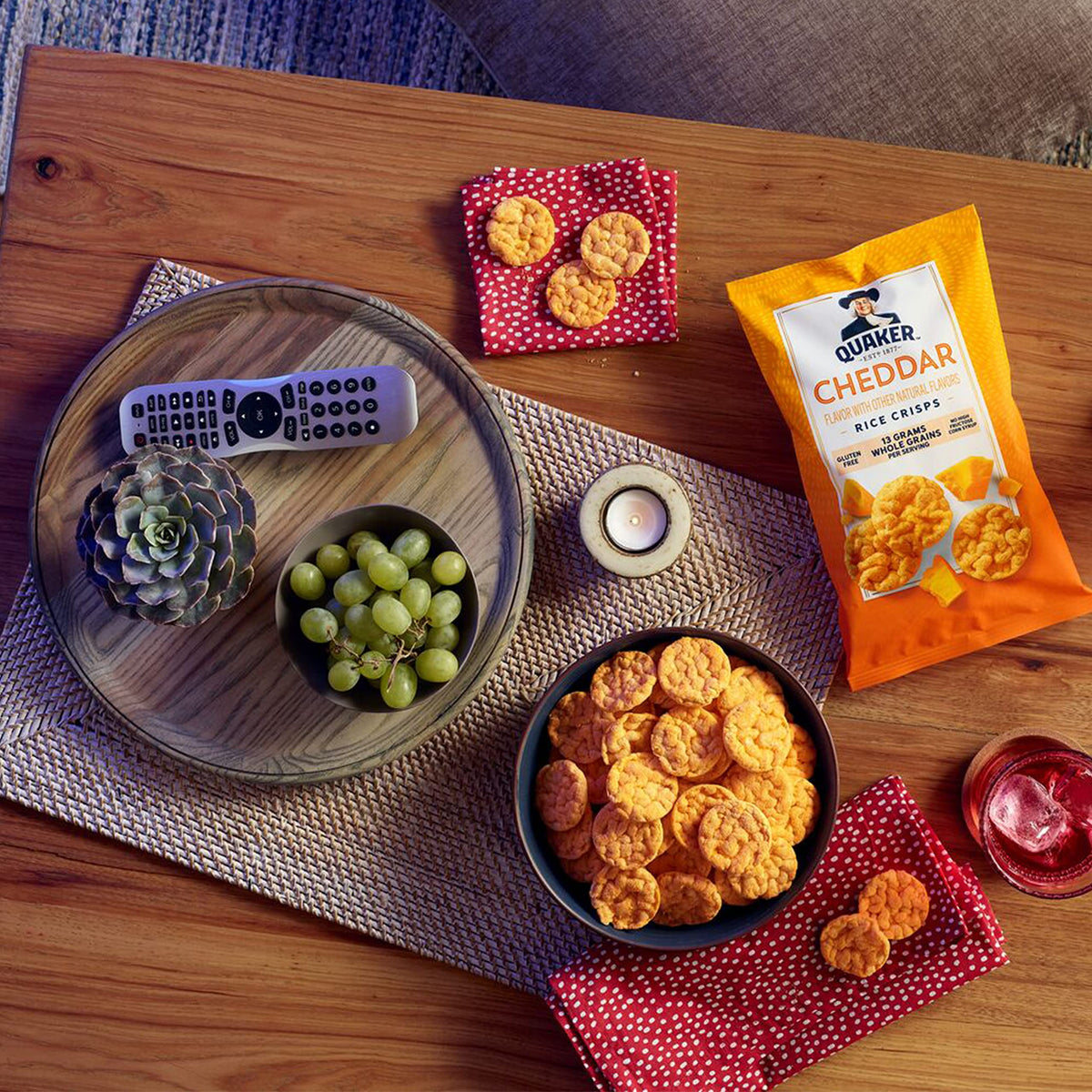 Quaker Rice Crisps apple-cinnamon-flavor, warm fruit aroma in a light crunch