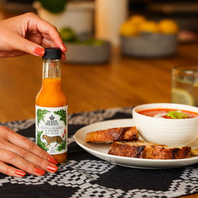 Queen Majesty Scotch Bonnet & Ginger label closeup, premium ingredients shine