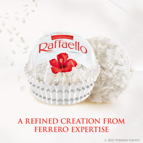 Raffaello coconut-almond pralines with creamy center and coconut flakes for a delicate bite
