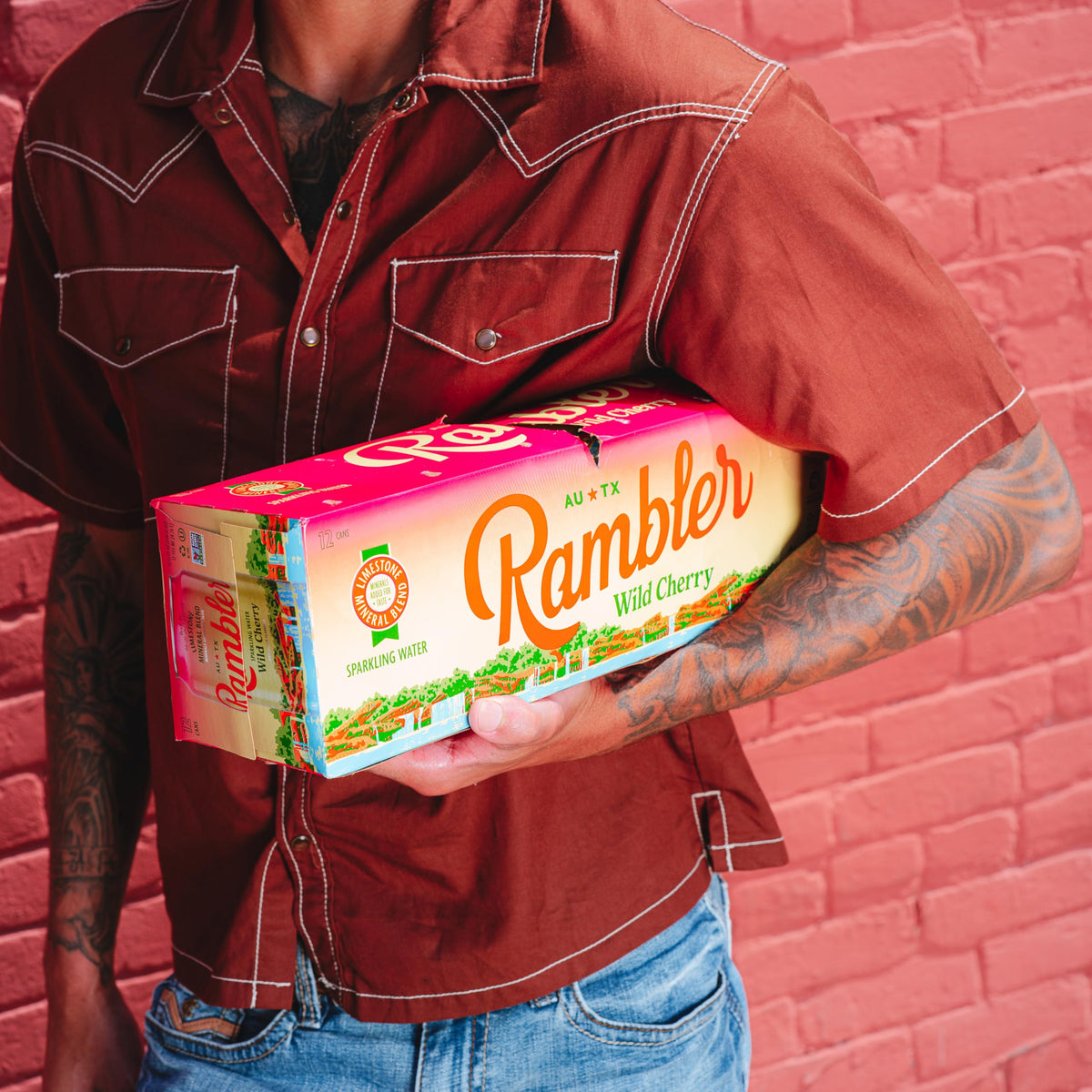 RAMBLER AUTX close-up of bubbles showing balanced carbonation for a crisp sip