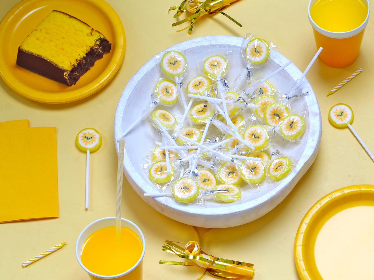 RBBZ Party Sun Candy Lollipops yellow sun design brightens celebrations.