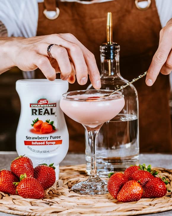 Reàl Infused Exotics squeeze bottle showing uniform sweetness for beverages.