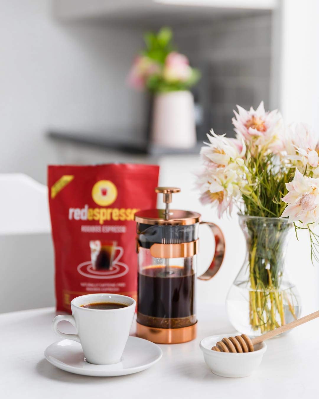 Red Espresso Rooibos tea easy-to-use grounds simplify daily brewing.