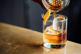 Closeup of Regan's No. 6 label, emphasizing warm spice notes for refined drinks.