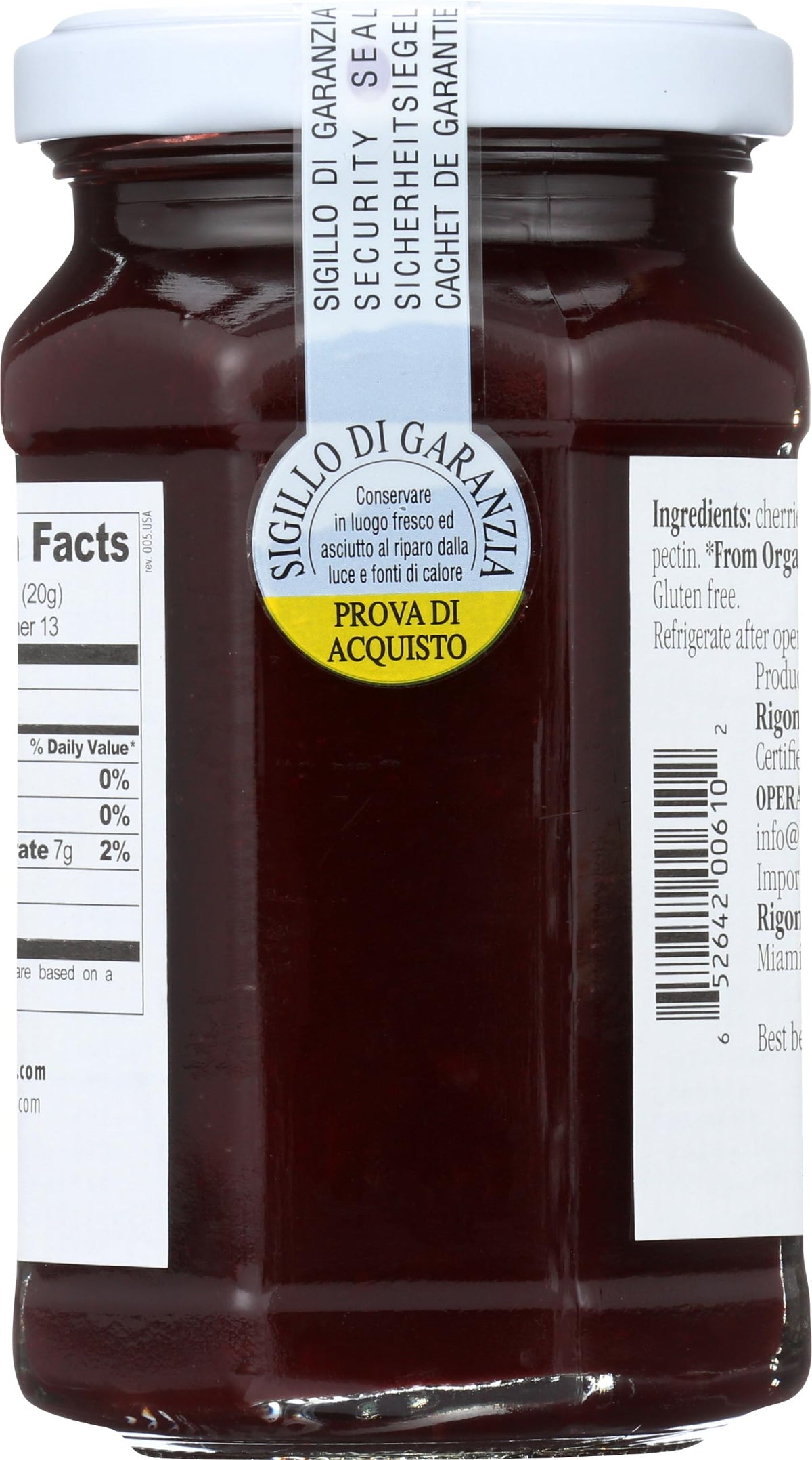 Fiordifrutta Cherry spread on toast delivering bright, natural cherry flavor.