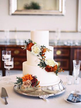 Rinlong fall wedding cake top creates warm, cohesive decor.