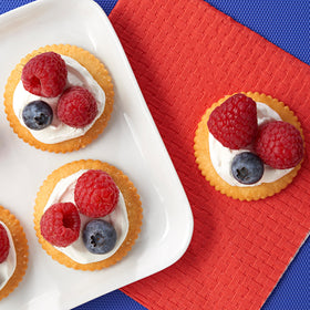 Ritz Original Crackers peanut butter and jelly combo for quick lunch treats.