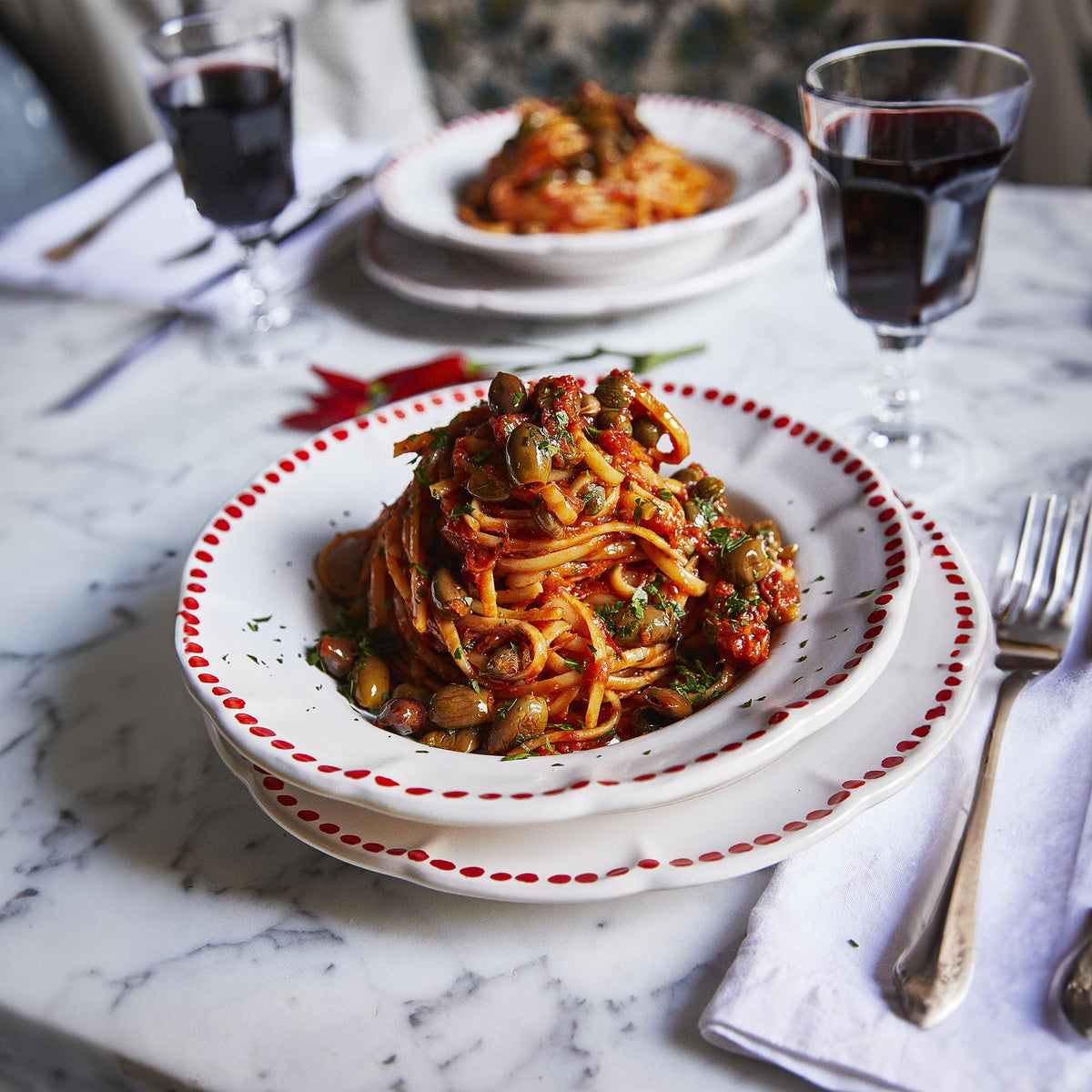Rummo Linguine N13 Italian pasta tradition brings authentic flavor to meals.