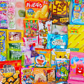 Sakura Box Okashi Share Pack traditional candy closeup highlights authentic flavors.