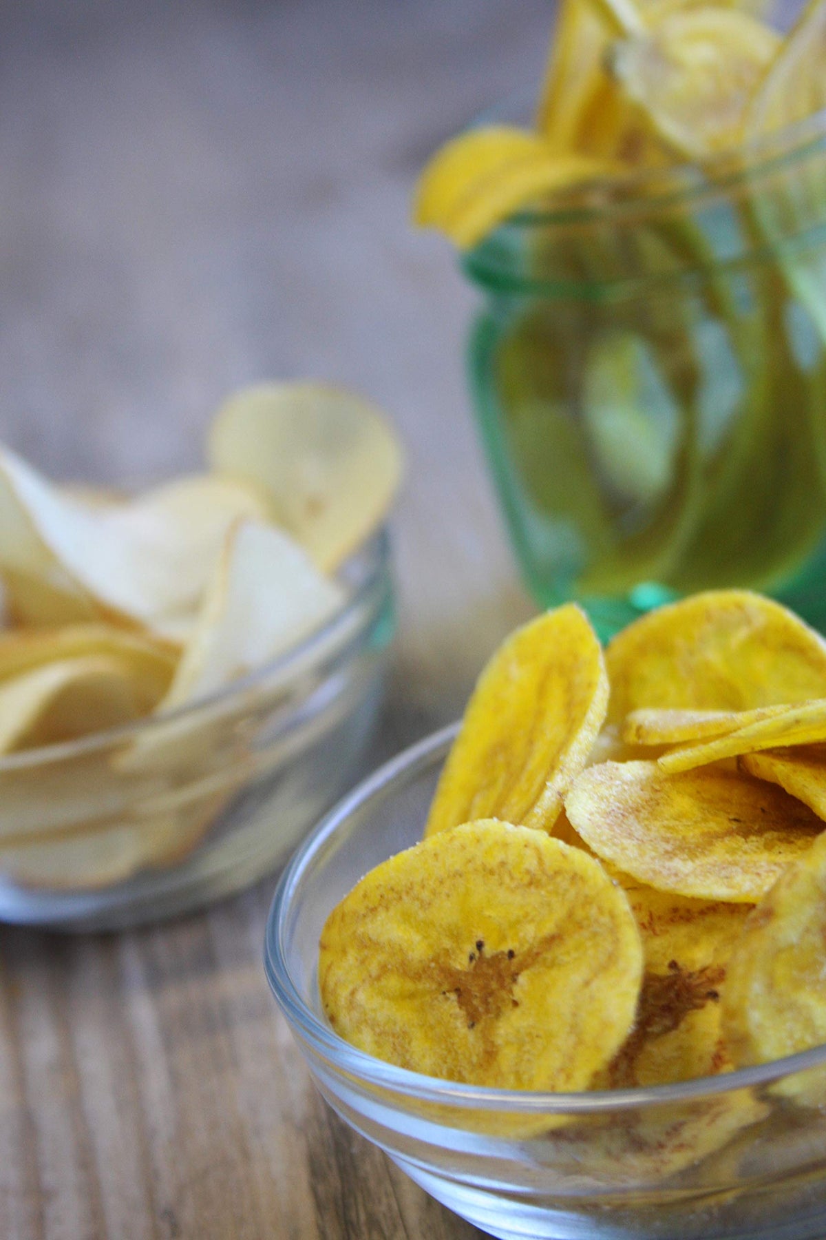Samai chips with gluten-free badge and natural ingredients emphasized.