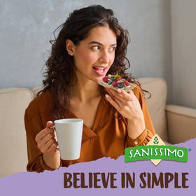 Close-up of whole grain corn flour texture in Sanissimo Salmas crackers