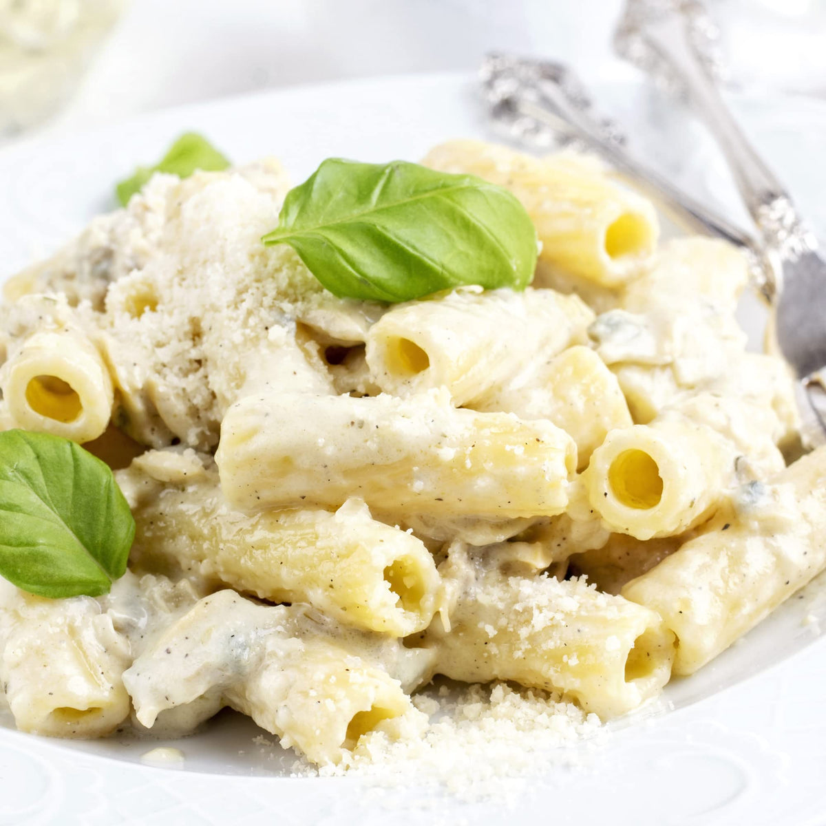 Close-up of Sanniti ingredients packet emphasizing corn and rice base for dietary needs.