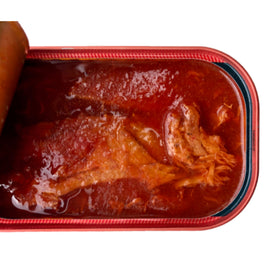 Sanniti Mackerel Fillets on spoon with tomato sauce, ideal for quick snacks.