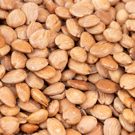 Sanniti fried almonds product photo with 1 lb packaging.